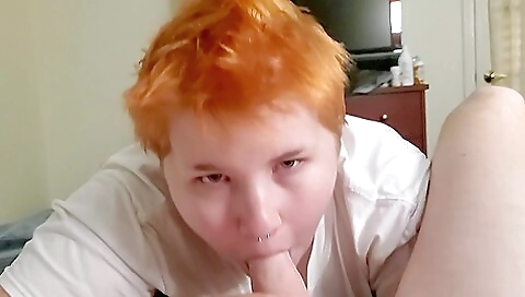 Blonde slut takes on her face
