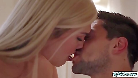 Super sexy blonde and cum on anal