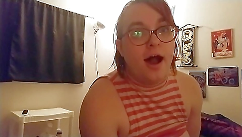 Sexy young girl gets her pussy pounded
