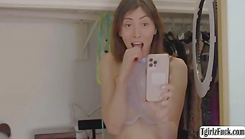 Mature chick gets her boyfriend's pussy pounded